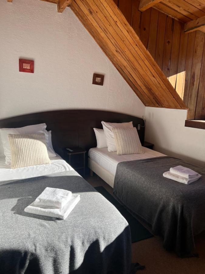 Le Prieure Hotel Uvernet-Fours Exterior photo